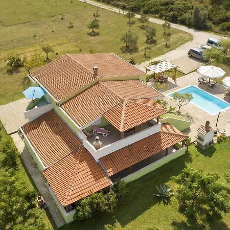 Apartment Spacious With Swimming Pool *