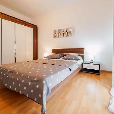 Spacious With Swimming Pool
