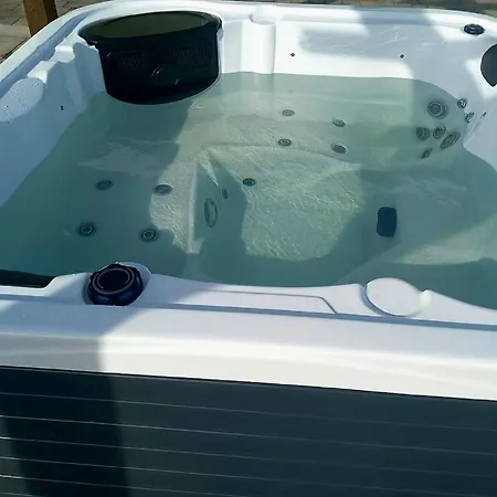Apartment Spacious With Swimming Pool *